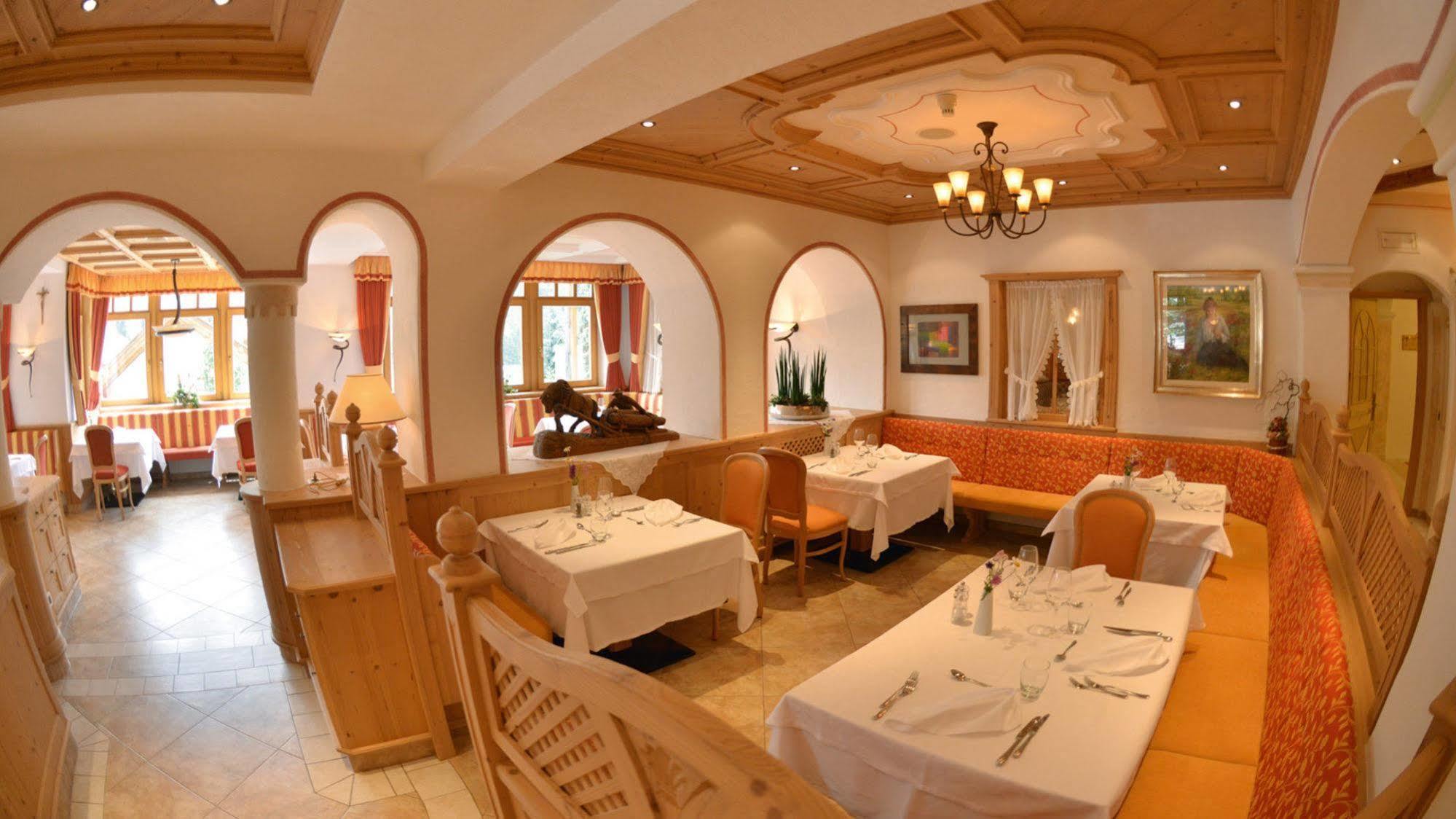 Hotel Diamant San Cassiano  Exterior photo